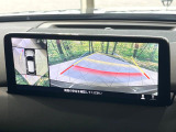 【360&deg;ビューモニター】専用のカメラにより、上から見下ろしたような視点で360度クルマの周囲を確認することができます☆死角部分も確認しやすく、狭い場所での切り返しや駐車もスムーズに行えます。