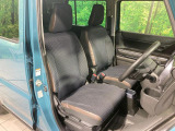 運転席まわりには十分なスペースがあり、大柄な方でもゆったり運転していただける環境です。