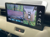 【マルチビューカメラシステム】専用のカメラにより、上から見下ろしたような視点で360度クルマの周囲を確認することができます☆死角部分も確認しやすく、狭い場所での切り返しや駐車もスムーズに行えます。