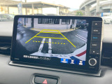 【バックカメラ】駐車時に後方がリアルタイム映像で確認できます。大型商業施設や立体駐車場での駐車時や、夜間のバック時に大活躍!運転スキルに関わらず、今や必須となった装備のひとつです!
