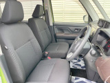 運転席まわりには十分なスペースがあり、大柄な方でもゆったり運転していただける環境です。