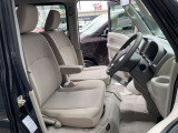 運転席・助手席は、ゆったりと座れるサイズで、長時間の運転でも快適です。