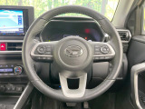 インテリアに合わせたデザインのステアリングは、運転される方のことも考え、運転しやすい形状、大きさです。是非一度、実際に触ってお確かめください。