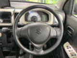 インテリアに合わせたデザインのステアリングは、運転される方のことも考え、運転しやすい形状、大きさです。是非一度、実際に触ってお確かめください。
