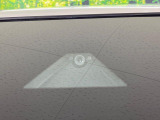 【スマートブレーキサポート】走行中に前方の車両等を認識し、衝突しそうな時は警報とブレーキで衝突回避と被害軽減をアシスト。より安全にドライブをお楽しみいただけます。