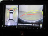 パノラミックビューモニター付きです。車両を上から見たような映像をディスプレイオーディオ画面に表示。運転席からの目視だけでは見にくい、車両周辺の状況をリアルタイムでしっかり確認できます。