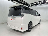 広々とした車内空間に優れた燃費性能。更にデザインも上質で人気のお車です!
