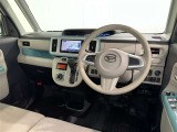 運転席まわりです。 各操作スイッチは使いやすい位置に配置されてます。
