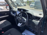 【運転席】座り心地が良いシートなので長時間の運転でも快適にお過ごしいただけます。新品のフロアマットのご注文も可能です。掲載箇所以外にご希望の写真がございましたらお気軽にお問い合わせ下さい。