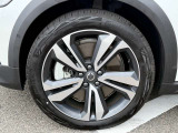 5ダブルスポーク 8.0J&times;19インチ ダイヤモンドカット/マットグラファイト 235/45R19のコンチネンタルを装着