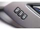運転席のポジションを2つ、記憶させることができます。ボタンを押すと設定したポジションに電動で移動します。