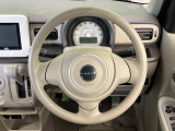 インテリアに合わせたデザインのステアリングは、運転される方のことも考え、運転しやすい形状、大きさです。是非一度、実際に触ってお確かめください。