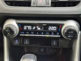 ●デュアルオートエアコン●!運転席と助手席で、それぞれお好みに合わせて温度設定が行えます♪