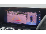 【360度カメラシステム】リバースと連動し、車両後方の映像をディスプレィに表示歪みの少ないカメラにより鮮明な画像で後退の運転操作をサポートします。