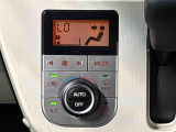 車内空調は&rdquo;AUTOエアコン&rdquo;にお任せ。運転に集中出来ますよ!