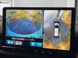 【マルチビューカメラシステム】専用のカメラにより、上から見下ろしたような視点で360度クルマの周囲を確認することができます☆死角部分も確認しやすく、狭い場所での切り返しや駐車もスムーズに行えます。