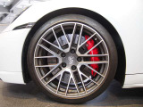 20インチTurboホイール、9Jx20、タイヤ:255/ 35 ZR 20(フロント)