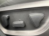 【運転席パワーシート】スイッチ一つで簡単にシートの微調整が可能!電動だから力もいりません!快適なシートポジションにセットして、快適なドライブをお楽しみください。