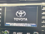 【純正8インチナビ】インテリアに溶け込むスタイリッシュな「専用設計」メーカーナビを装備♪視認性や操作性など基本性能にも優れ、より上質なカーライフをお楽しみいただけます。
