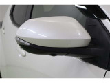 バイカラーでスマートなウインカーミラーです。ウインカーミラーはお洒落なだけでなく、対向車や歩行者からの視認性が良く安全性が向上し、事故防止にもつながります。