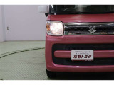 存在感のあるヘッドライトは暖色系で対向車にも優しい光のハロゲンです。ハロゲンはLEDと違い熱くなるので雪がライトに積もっても溶かしてくれます。