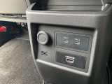 HDMI端子、USB充電ポートがついています。