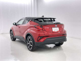 「バックフォルム」です。トランク・ラゲッジスペースには、多くの荷物を入れることが可能です。