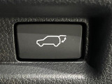 【パワーバックドア】スマートキーや運転席のボタンを押すだけでリアゲートが自動で開閉します!荷物を持っている時や、高い位置にあるバックドアを閉める際に便利な機能です♪