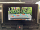 【バックカメラ】駐車時に後方がリアルタイム映像で確認できます。大型商業施設や立体駐車場での駐車時や、夜間のバック時に大活躍!運転スキルに関わらず、今や必須となった装備のひとつです!