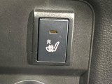 【シートヒーター】寒い日に重宝するシートヒーター!エアコンより早く温まってくれるので寒がりの人も安心ですね♪エアコンの温風は乾燥するから苦手、という方にもをおすすめです。
