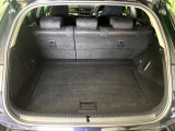 積み下ろしのしやすいデッキにはたっぷりと荷物を積み込んでいただけます。遊びから仕事まで、様々なシーンで頼れます♪