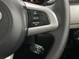 マルチインフォメーションディスプレイ内の表示切替や運転支援機能、オーディオの操作をステアリングから手を放さず行うことができ、運転に集中できます。