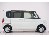 県内13店舗にて常時500台以上ダイハツ車を展示中です。見て、触って、納得のいく一台をぜひ見つけてください。