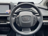 【ステアリングヒーター】冬場に冷たくなりやすい革巻きステアリングを、スイッチ一つで素早く適温に!エアコンよりも早く温まってくれるので、寒い日の運転も快適になりますね♪