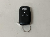 電子カードキーを携帯していれば、ドアハンドルやバックドアのリクエストスイッチを押すだけでドアの施錠・解錠が出来ます♪もちろん 遠隔操作も可能です!盗難防止のイモビライザー機能装備ですよ ☆