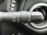 【オートライト(AUTO)】外の明るさをシステムが感知して、自動でヘッドライトが点灯します。ヘッドライトをつけ忘れを防ぐ便利機能です。