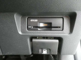 純正ETC2.0付 料金所もスムーズに通れ、割引料金の適用もあります。ビルトインできれいに収まっており、見た目もスマートです。