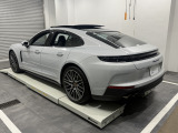 オプション:PORSCHE ロゴ(ハイグロス ブラック)、コンフォートシート(14way電動調節)メモリーパッケージ付き、サイドウインドウ トリム(ハイグロス ブラック)