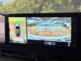 【アラウンドビューモニター】専用のカメラにより、上から見下ろしたような視点で360度クルマの周囲を確認することができます☆死角部分も確認しやすく、狭い場所での切り返しや駐車もスムーズに行えます。