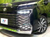 【LEDヘッドライト】悪天候や夜間走行時も良好な視界を確保し安心して運転できる高輝度LEDヘッドライトを装備!点灯速度が早く、消費電力も抑えられています。