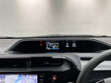 メーターが運転席から見やすいインパネ中央部に配置してるので走行中の視線移動が少なく快適です。