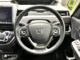 【純正革巻きステアリング】上質な革を使用することで、手にしっかり馴染みとても運転しやすいハンドルです♪