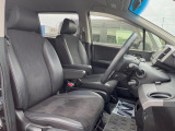 運転席シート廻りは使用感も少なく、良好な状態となっています。前オーナー様が丁寧に使っていたことがよくわかりますね。