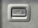 【パワーバックドア】スマートキーや運転席のボタンを押すだけでリアゲートが自動で開閉します!荷物を持っている時や、高い位置にあるバックドアを閉める際に便利な機能です♪