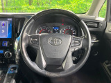インテリアに合わせたデザインのステアリングは、運転される方のことも考え、運転しやすい形状、大きさです。是非一度、実際に触ってお確かめください。