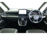 【まるまるクリーニング】内装工程では、中古車を気持ちよくお乗りいただけるよう清掃しております。シートの洗浄はもちろん、ニオイの元となるフロアカーペットまで洗浄・消臭を実施。