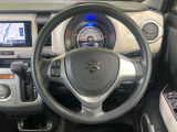 インテリアに合わせたデザインのステアリングは、運転される方のことも考え、運転しやすい形状、大きさです。是非一度、実際に触ってお確かめください。