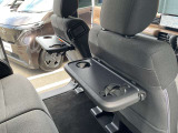 前席シートバックテーブルがあるので後部座席も快適に過ごせます♪