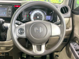 インテリアに合わせたデザインのステアリングは、運転される方のことも考え、運転しやすい形状、大きさです。是非一度、実際に触ってお確かめください。