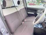 運転席まわりには十分なスペースがあり、大柄な方でもゆったり運転していただける環境です。